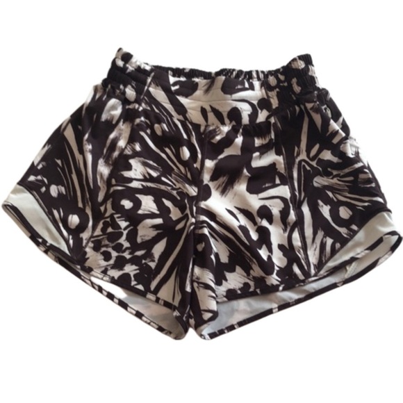 Lululemon Hotty Hot shorts. Size 6. Monarch Bloom Bone Espresso/Bone. Running - Picture 1 of 11